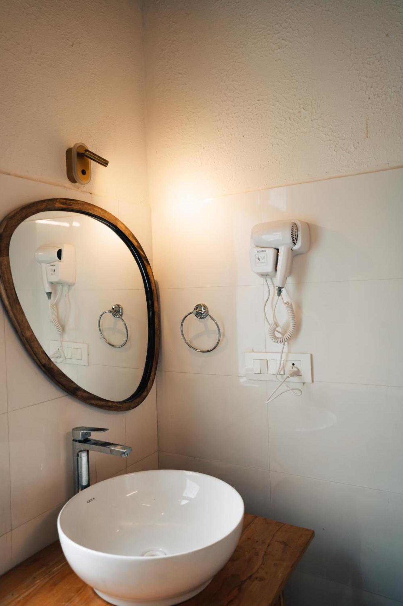 Soho House Apartman Jibhi Kültér fotó